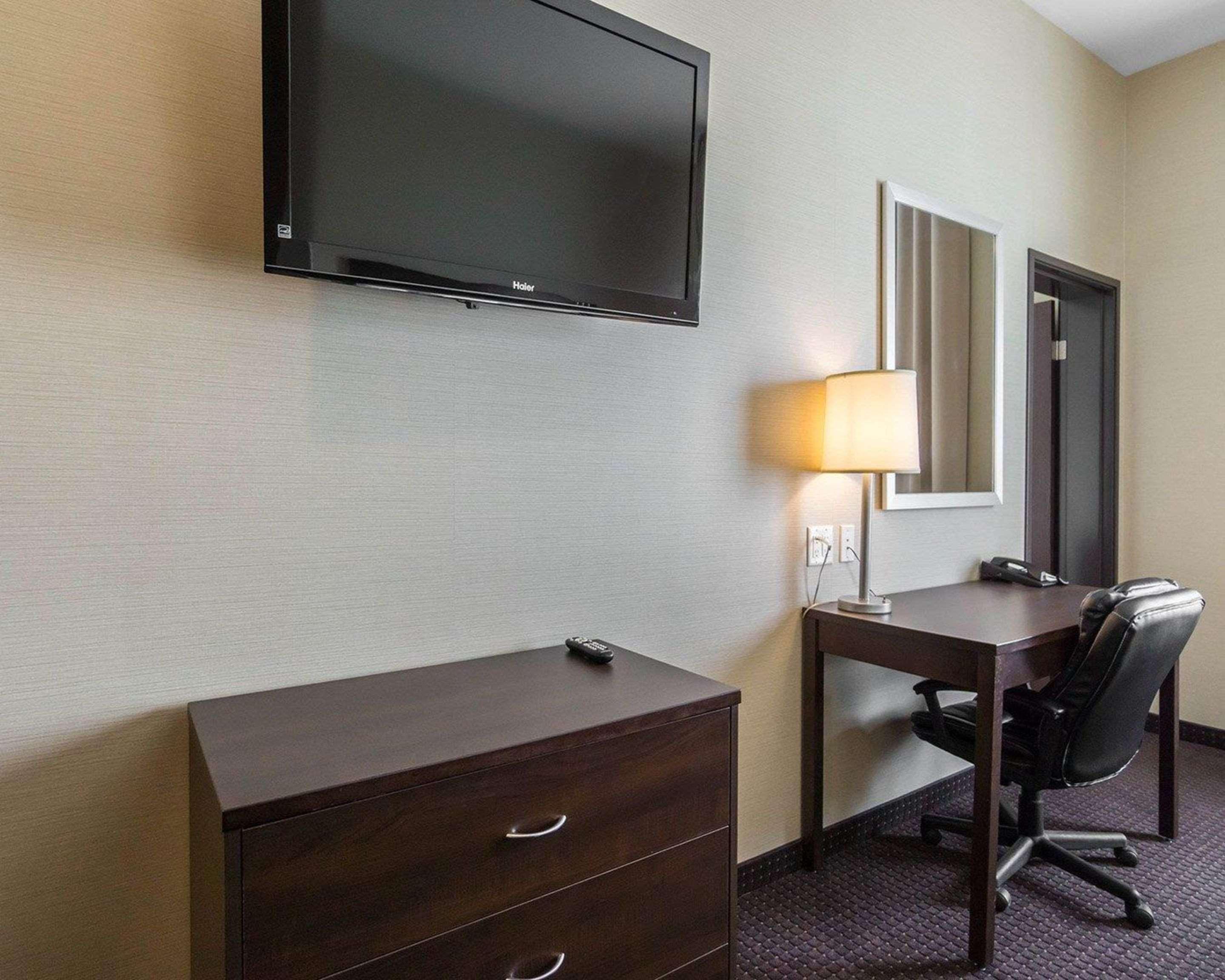 Comfort Inn & Suites Fox Creek Exterior photo